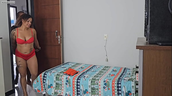 PEDIR OPINIÃO AO MEU AMIGO COM QUAL VESTIDO USAR COM O BOY MAS ELE NÃO AGUENTOU A SITUAÇÃO E LOGO FICOU DE PAU DURO E EU ACABEI DANDO MEU CUZINHO PRA ELE